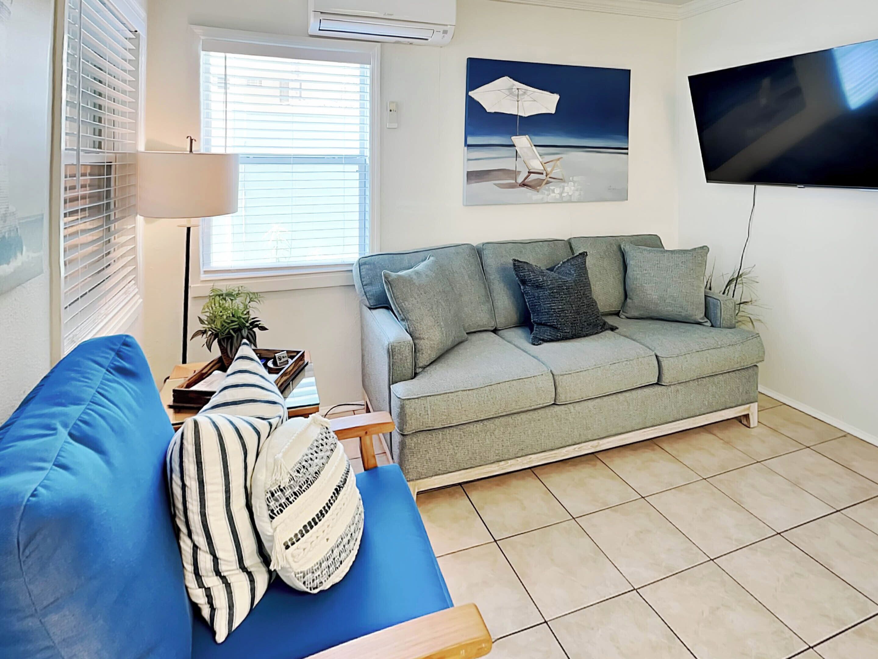 Condo, 1 King Bed with Sofa bed, Kitchen, Garden View | Living area