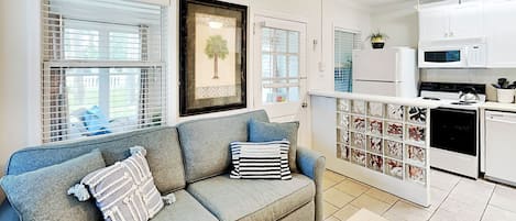 Apartment, 1 King-Bett und Schlafsofa, Küche, Gartenblick | Eigene Küche