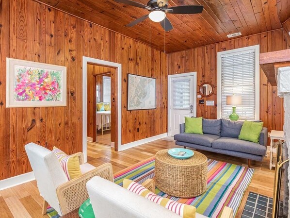 House, Multiple Beds, Private Pool, Garden View | Living area