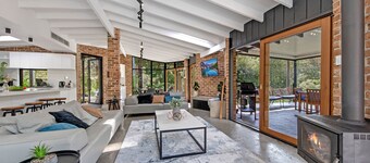 Stunning Peaceful Holiday Haven set on acreage with nearby Waterfall and Jacuzzi