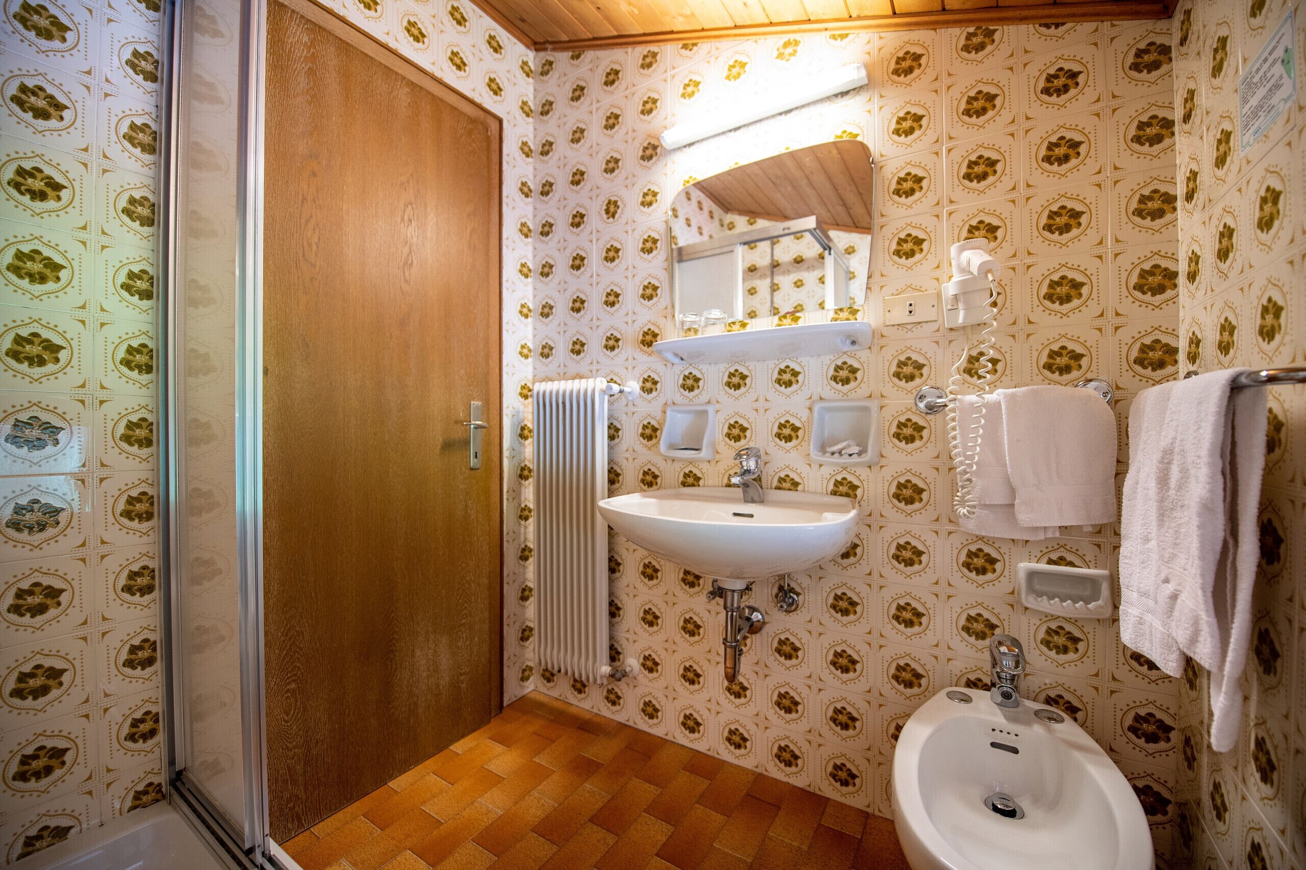 Douche, serviettes fournies