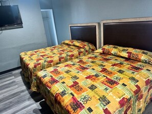 Free WiFi, bed sheets - Kings Castle Motel (Los Angeles)