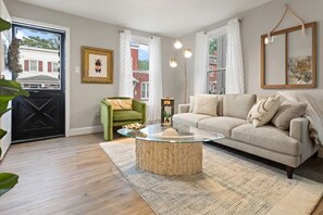 Smart TV, Hulu, streaming services