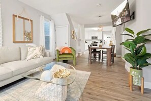 Smart TV, Hulu, streaming services