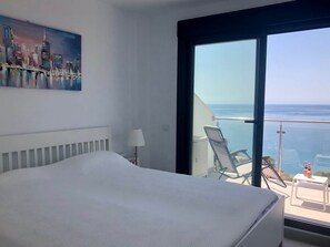 3 chambres, fer et planche à repasser, Wi-Fi, draps fournis