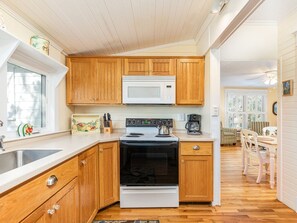 House, Multiple Beds, Kitchen | Private kitchen | Fridge, microwave, oven, stovetop