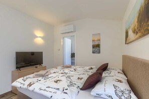 1 bedroom, iron/ironing board, free WiFi, bed sheets