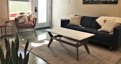 Cozy Southside Studio & Loft with full amenities & close to several hot spots!