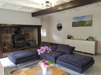 le salon avec Orange TV et connexion wifi