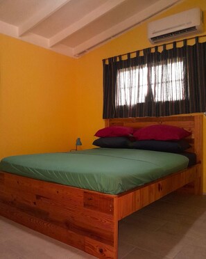 1 bedroom, iron/ironing board, travel cot, free WiFi