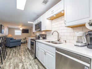 House, Multiple Beds, Kitchen, Garden View | Private kitchen | Fridge, microwave, oven, stovetop