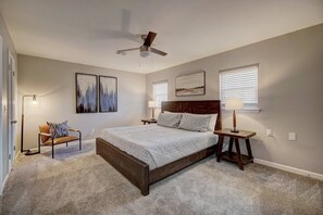 5 habitaciones, escritorio, tabla de planchar con plancha y wifi gratis 