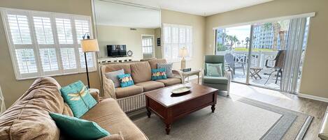 Una televisión, libros