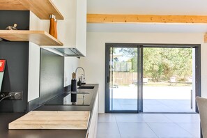 Kühlschrank, Mikrowelle, Ofen, Geschirrspüler