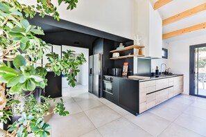 Fridge, microwave, oven, dishwasher - Chiron Reculeau - Piscine - Wifi (Bois-de-Céné)