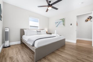 3 室のベッドルーム、デスク、旅行用ベビーベッド、WiFi (無料)