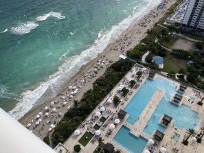 Indoor pool, outdoor pool - Super 3B&3b Oceanfront Condo Unit. Sleep 5 (Hallandale Beach)
