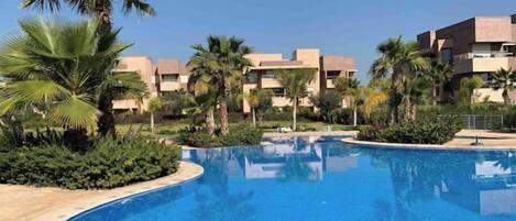 Piscine couverte, piscine extérieure