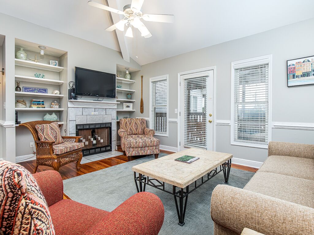 Ferienhaus, Mehrere Betten, Küche, Gartenblick | Wohnbereich | Fernseher