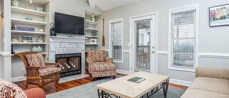 House, Multiple Beds, Kitchen, Garden View | Living area | TV