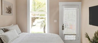 Ensuite Private Entrance  NO Cleaning Fees!
this is not a STR