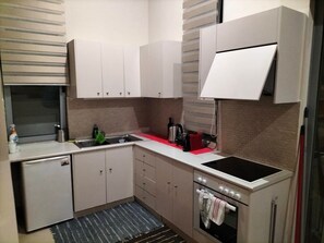 Fridge, oven, stovetop, coffee/tea maker - Cozy Condo at the heart of the city (Iraklio)