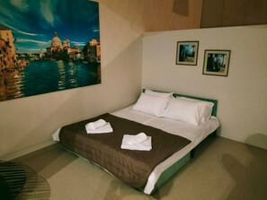 1 bedroom, soundproofing, iron/ironing board, free WiFi - Cozy Condo at the heart of the city (Iraklio)