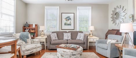 Condo, Multiple Beds, Kitchen, Garden View | Living area | 40-inch TV with digital channels, DVD player