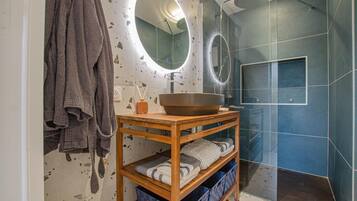 Douche, serviettes fournies