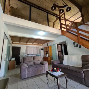 Casa básica | Cozinha privada | Geladeira, micro-ondas, fogão, torradeira