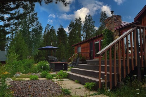 Beautiful secluded setting  on one acre that borders RMNP. 
