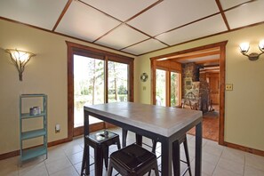 Dining - Beautiful secluded setting  on one acre that borders RMNP.  (Grand Lake)