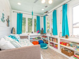 Condo, Multiple Beds, Hot Tub, Garden View | Interior