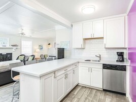 House, Multiple Beds, Kitchen | Private kitchen | Fridge, microwave, oven, stovetop