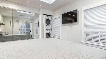 House, Multiple Beds, Kitchen, Garden View | 3 bedrooms, individually decorated, individually furnished, free WiFi