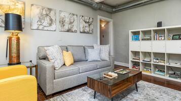 Nhà, nhiều giường, bếp, quang cảnh vườn | Khu phòng khách | TV