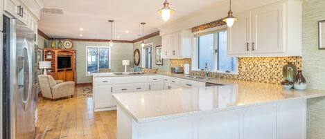 Nhà, nhiều giường, bếp, quang cảnh biển | Bếp riêng | Tủ lạnh, lò vi sóng, lò nướng, bếp nấu