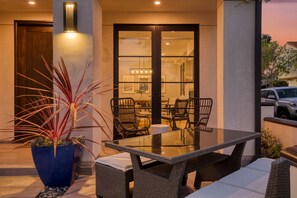 Outdoor dining - Sea Crown by AvantStay | 5mins from the Beach w/ Multiple Terraces! (Corona Del Mar)