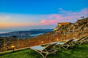 Property grounds - Villa Mari Chania with ecologic private pool and amazing view. (Chania)