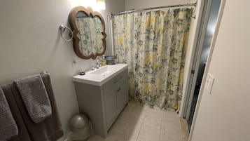 Combined shower/bathtub, hair dryer, towels, soap