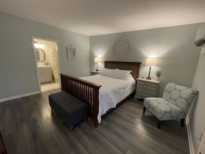 1 bedroom, iron/ironing board, free WiFi, bed sheets - The Inn at Dirickson Creek - Room Three (Frankford)