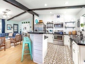 House, Multiple Beds, Hot Tub, Garden View | Private kitchen | Fridge, microwave, oven, stovetop - Laurel Reef Tybee Vacation Rentals (Tybee Island)