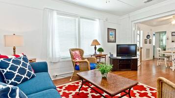 House, Multiple Beds, Kitchen, Garden View | Living area | 40-inch TV with digital channels