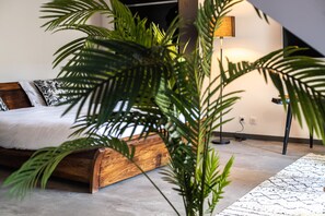 Tabla de planchar con plancha, wifi gratis y ropa de cama 