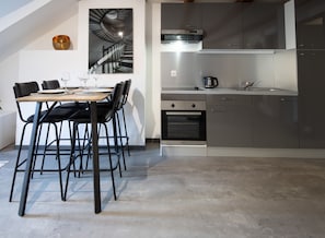 Frigorifero, forno, macchina per tè/caffè, bollitore elettrico