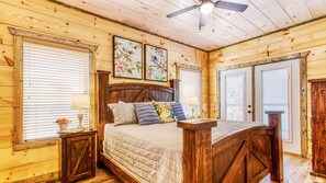 3 bedrooms, iron/ironing board, free WiFi, bed sheets - ✨Mighty Chickadee✨ Indoor Pool, Hot Tub, Pool Table, Firepit, A+ Views, Dogs OK (Sevierville)