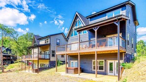 Exterior - ✨Mighty Chickadee✨ Indoor Pool, Hot Tub, Pool Table, Firepit, A+ Views, Dogs OK (Sevierville)