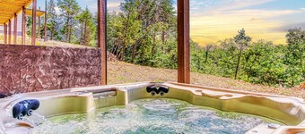 ✨Mighty Duckster✨ Prv Pool, Hot Tub, A+ Views, Firepit, Dog-friendly