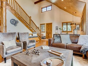 TV, fireplace, ping pong, stereo