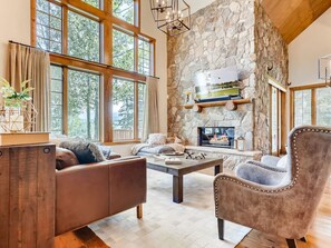 TV, fireplace, table tennis, stereo